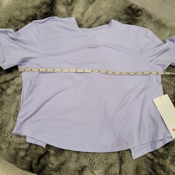 New LULULEMON Relaxed Fit  Pace Crush Cross-Back Graphic T-Shirt Size Small - Picture 9 of 17